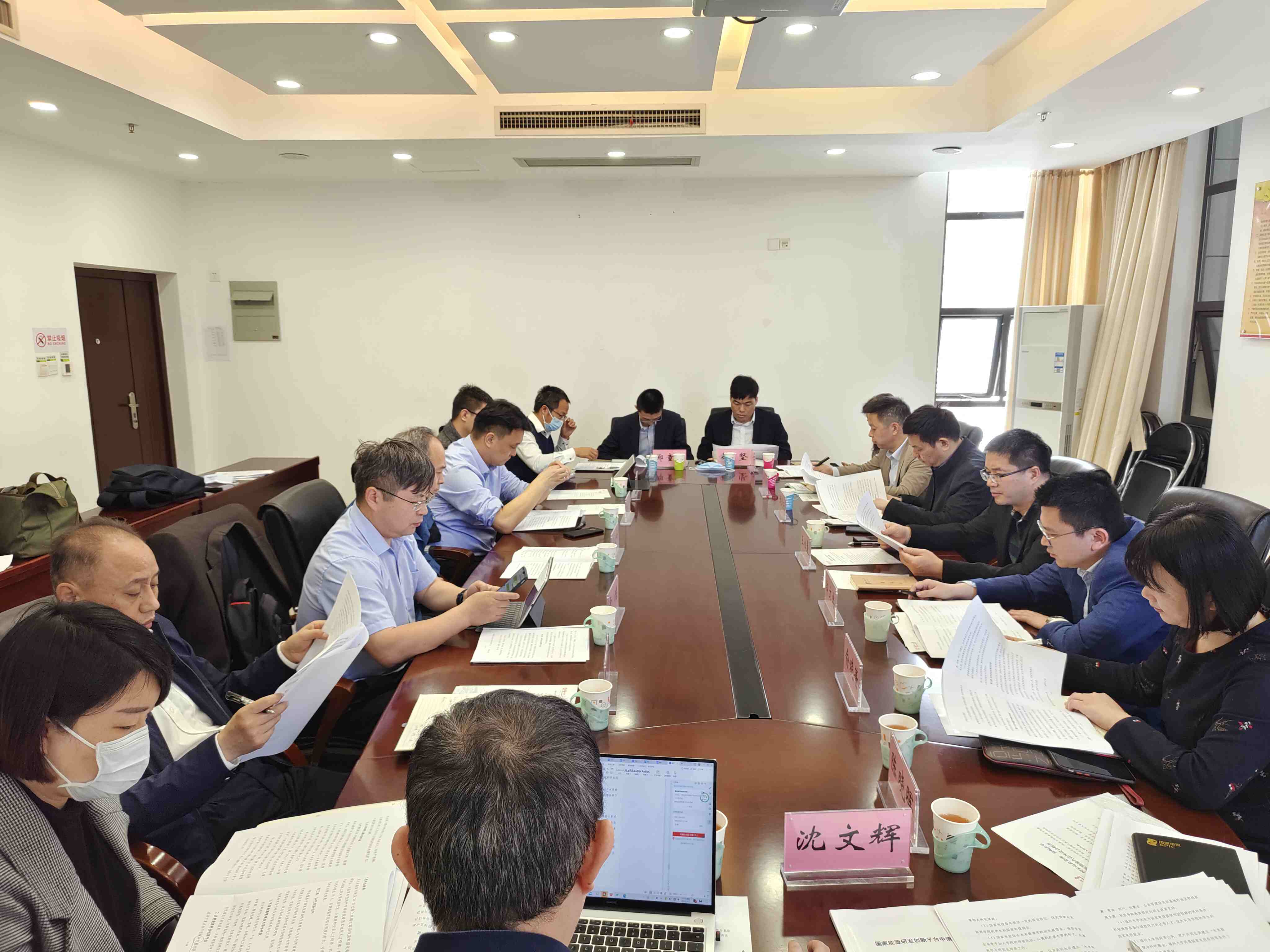 乐鱼官网手机网页版与国家电投集团举行新能源合作项目技术研讨会.jpg